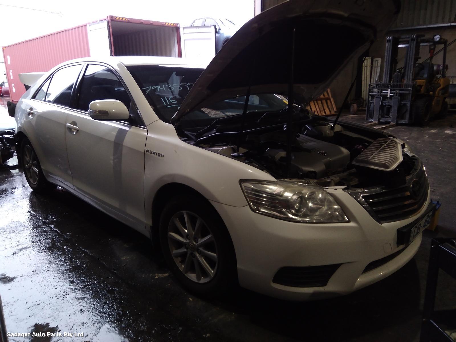 Toyota Aurion Right_rear_door_sliding