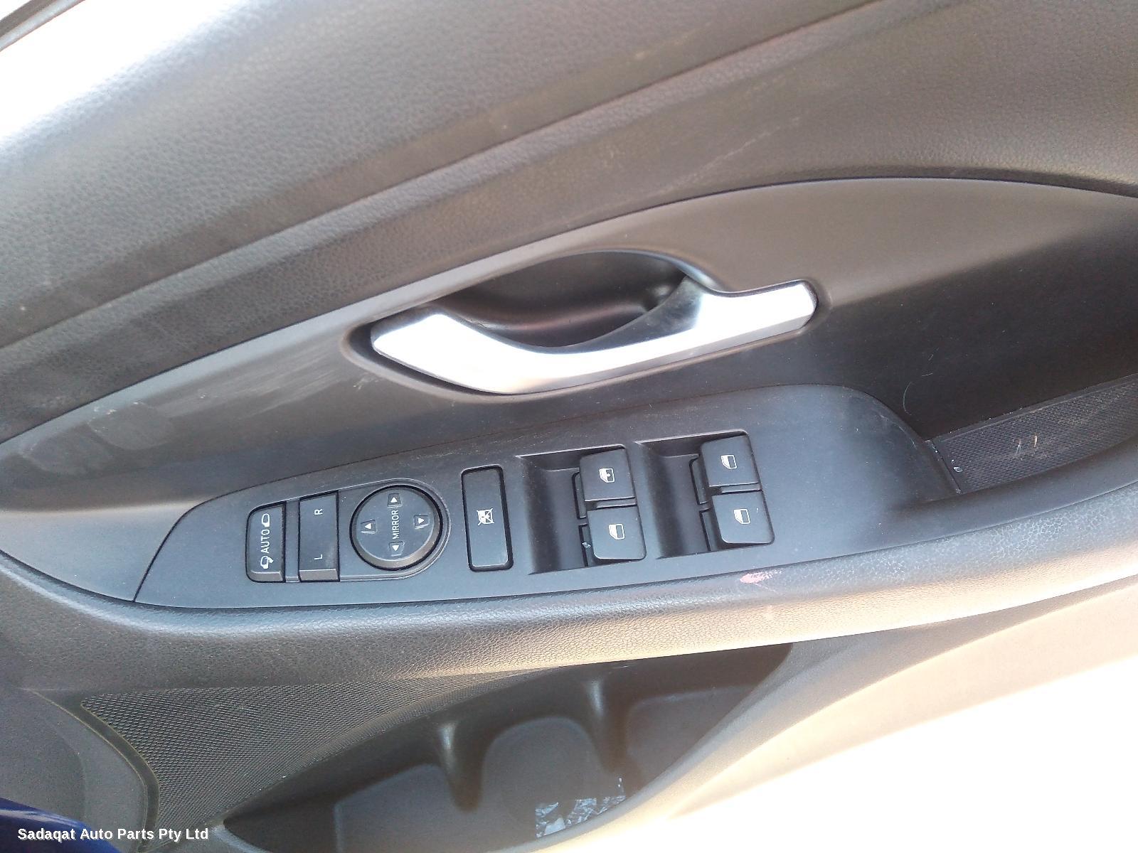 Hyundai I30 Left Door Mirror