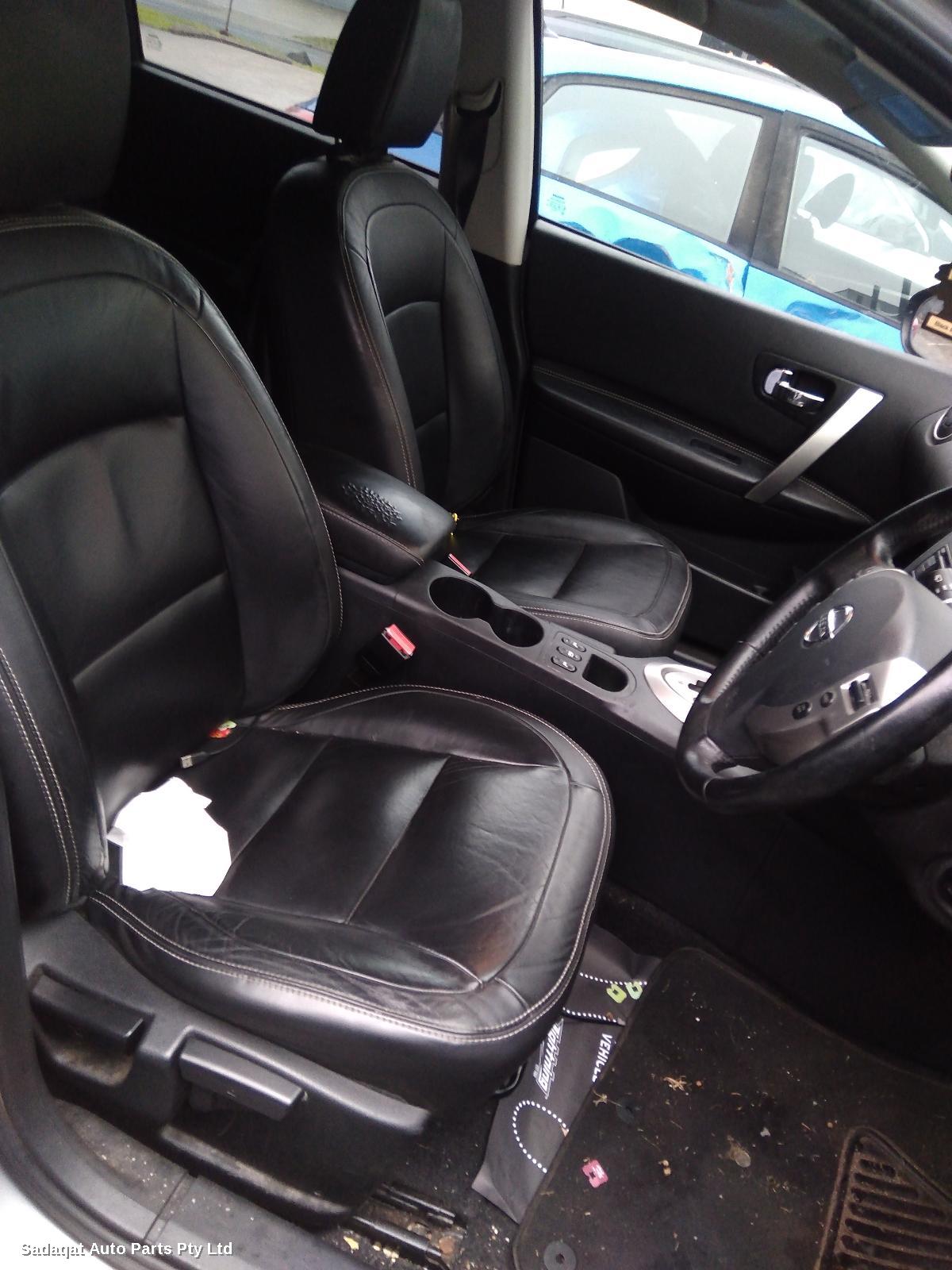 Nissan Dualis Front Seat