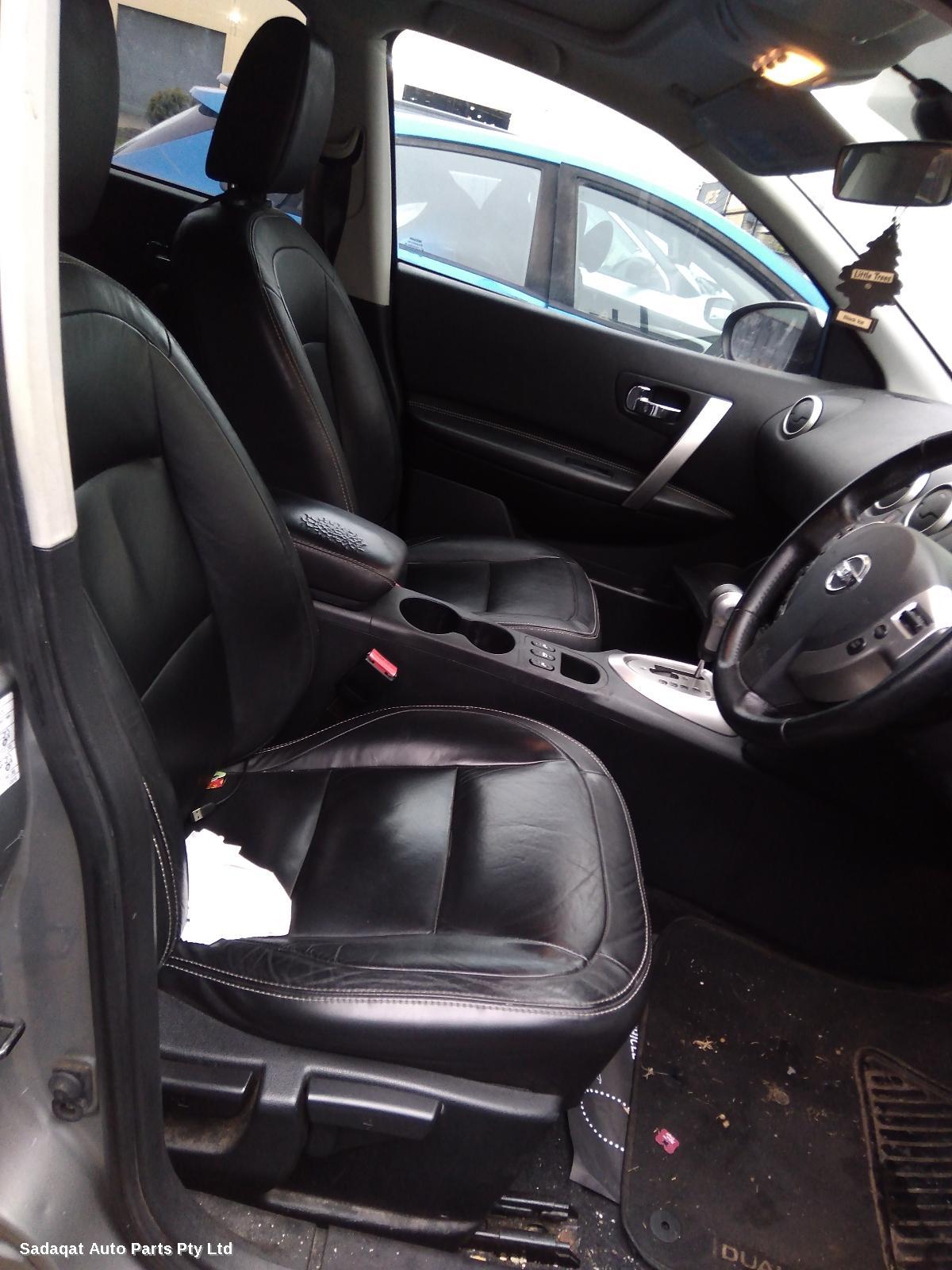 Nissan Dualis Front Seat
