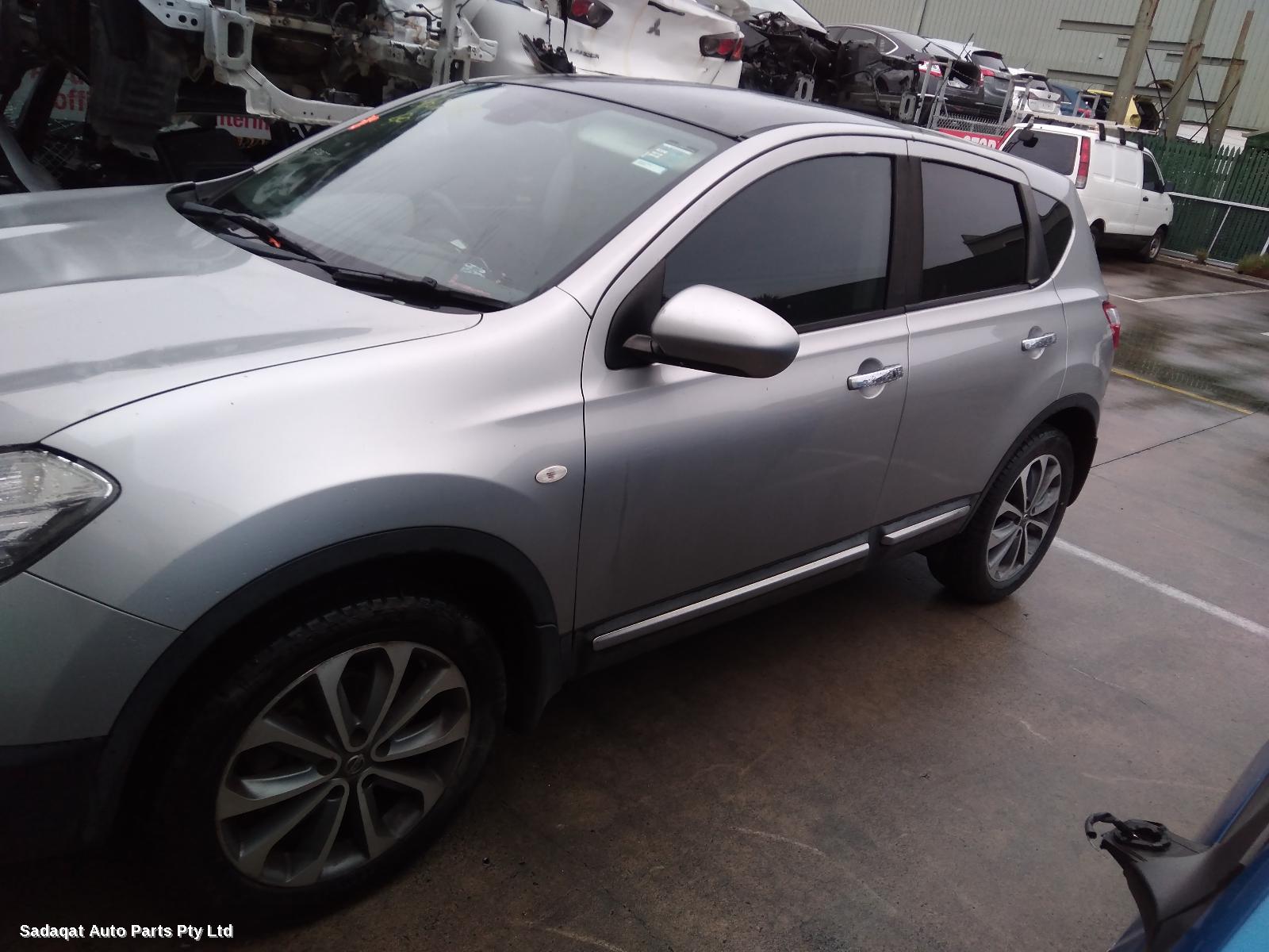 Nissan Dualis Front Seat