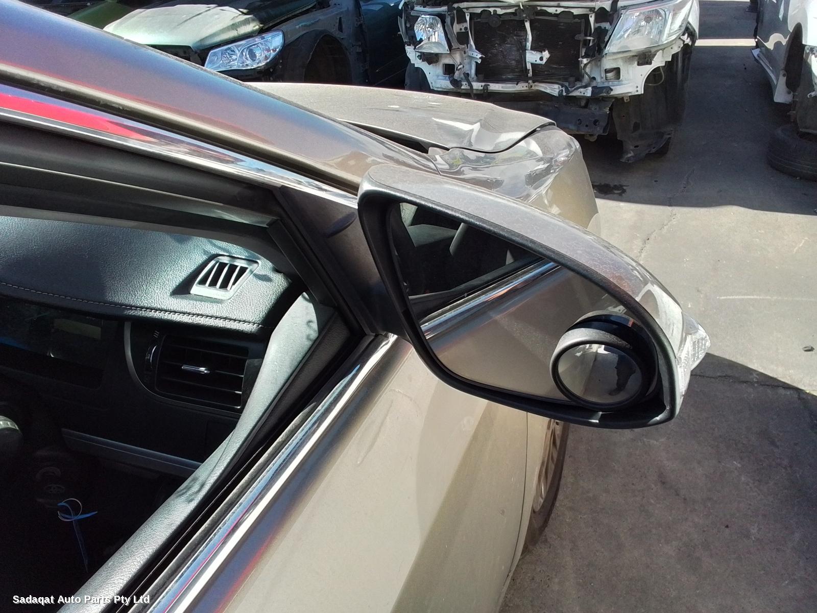 Toyota Camry Right Door Mirror