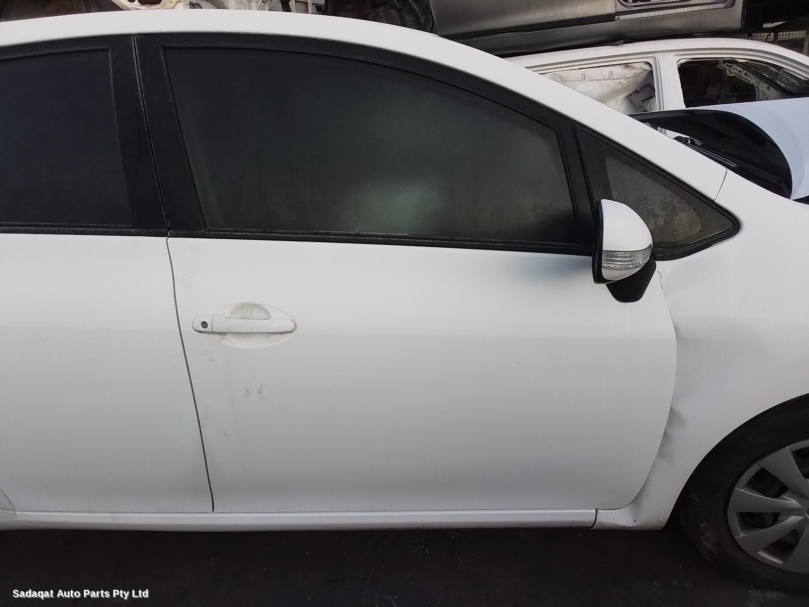 Toyota Corolla Right_rear_door_sliding
