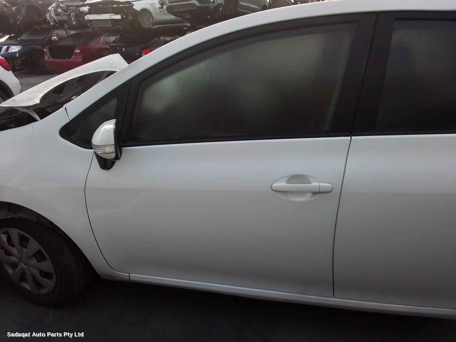 Toyota Corolla Right_rear_door_sliding