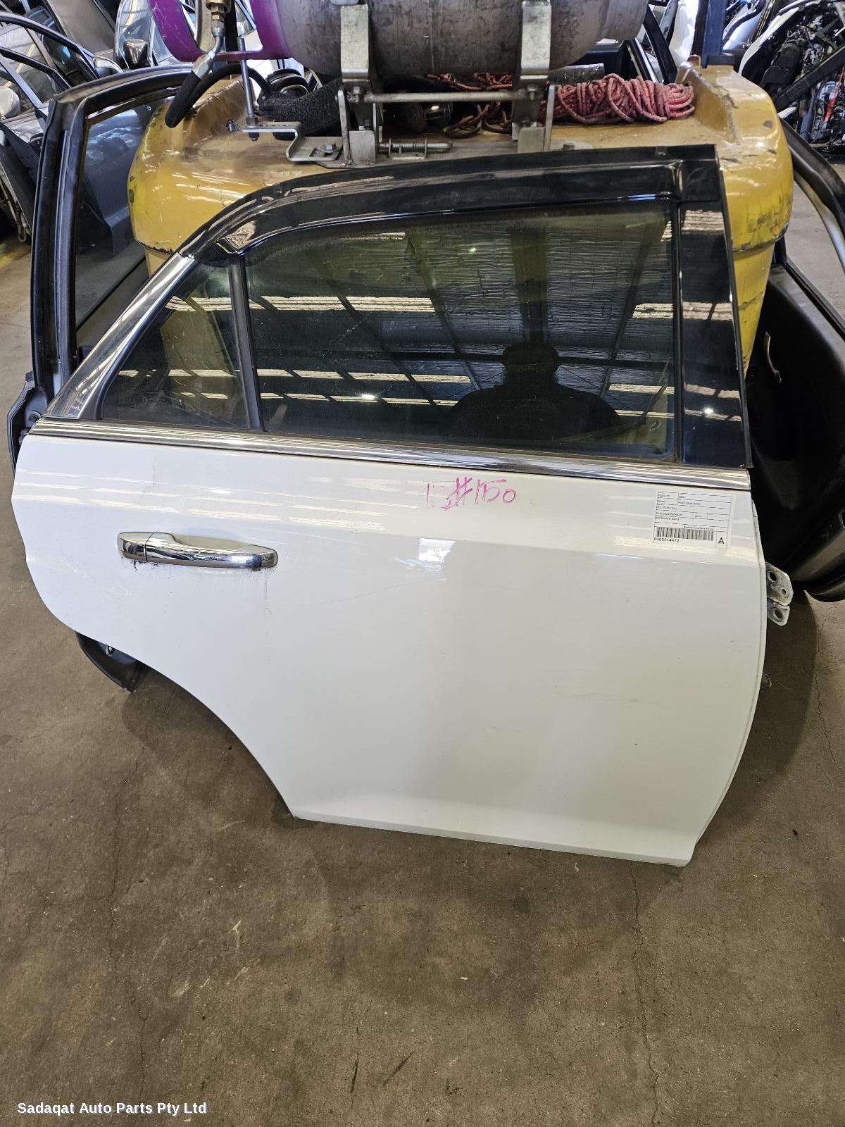 Chrysler 300c Right_rear_door_sliding