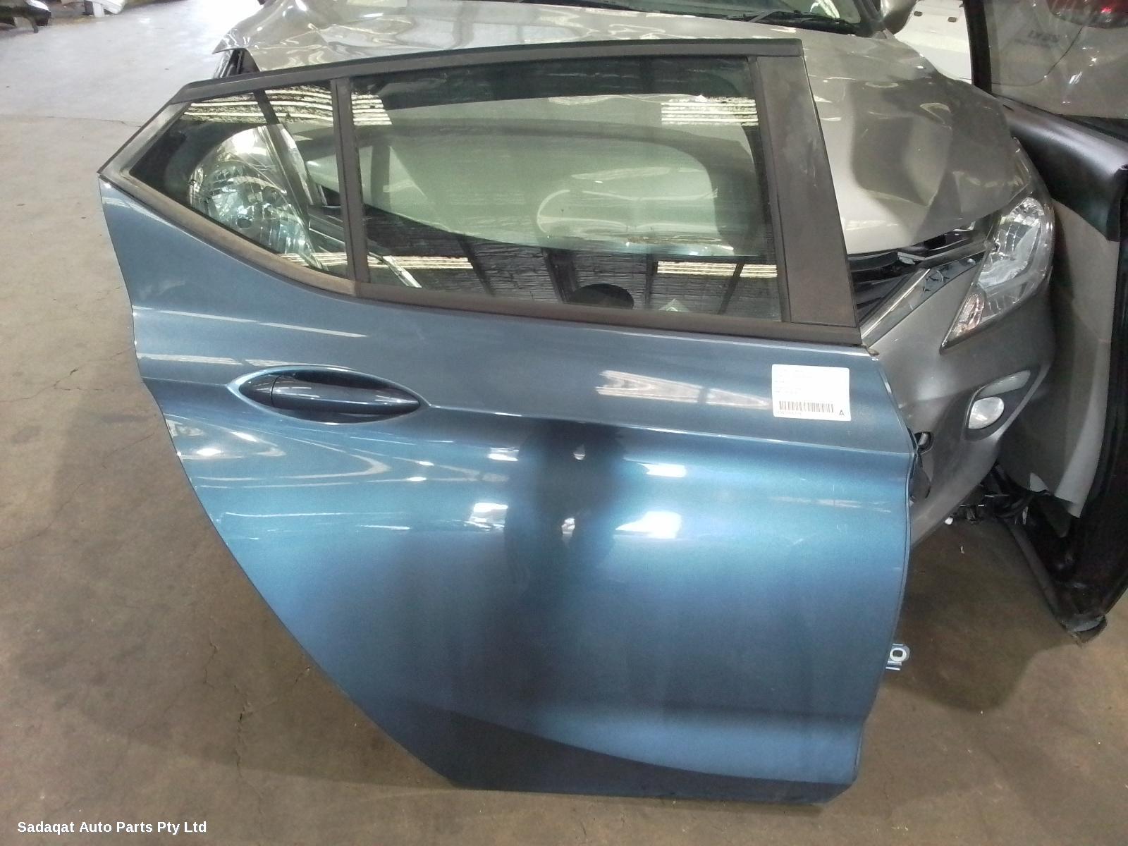 Holden Astra Right_rear_door_sliding