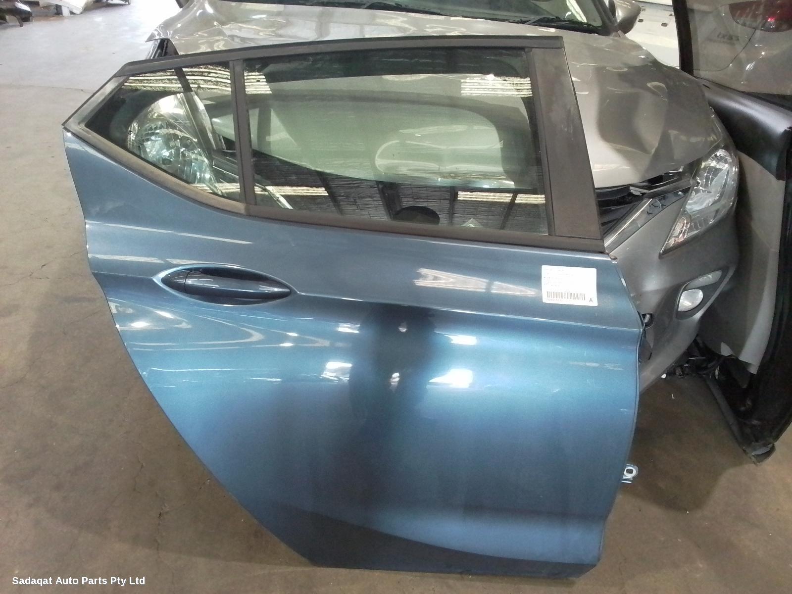 Holden Astra Right_rear_door_sliding