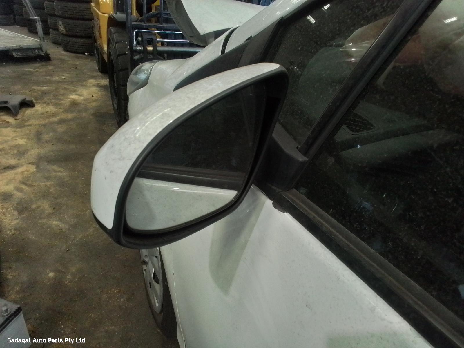 Toyota Yaris Right Front Door Window
