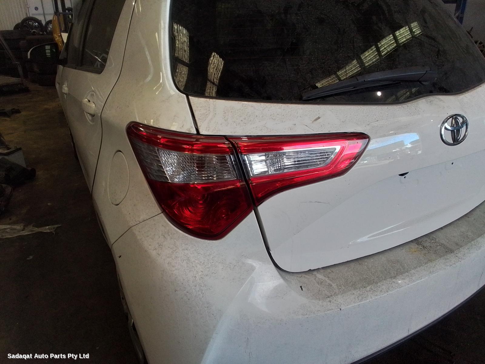 Toyota Yaris Right Front Door Window