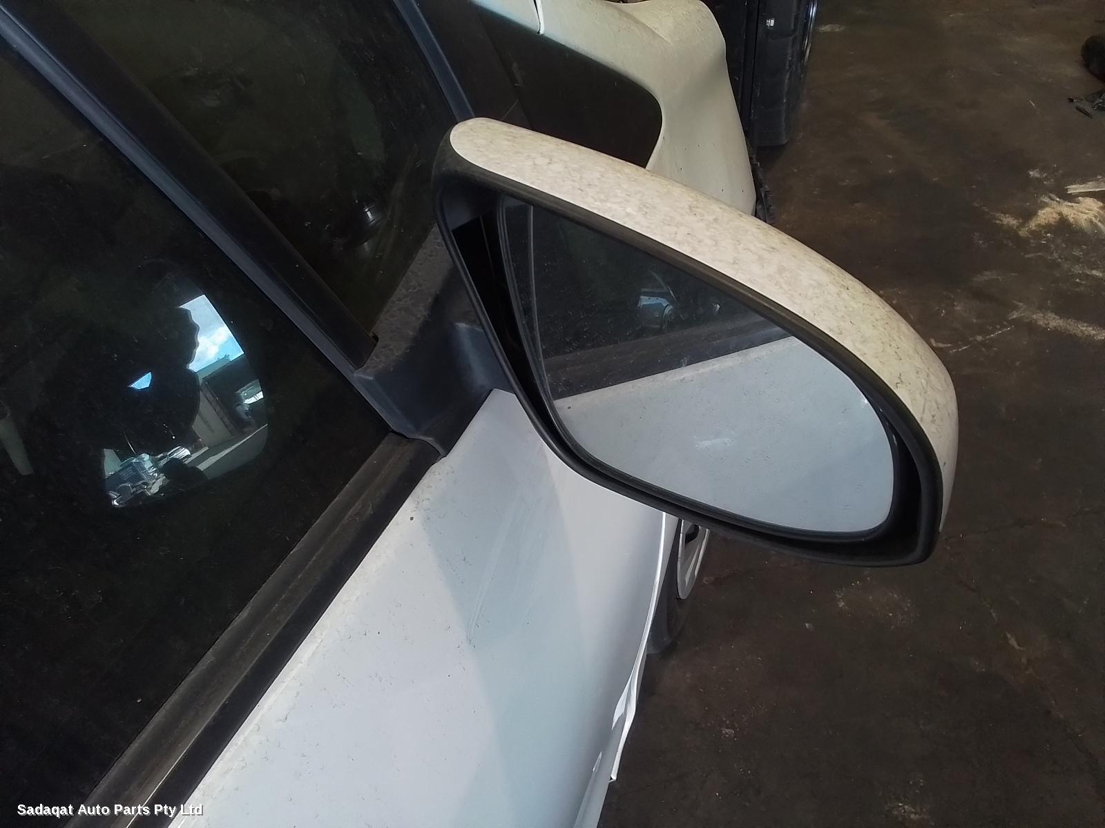 Toyota Yaris Right Front Door Window