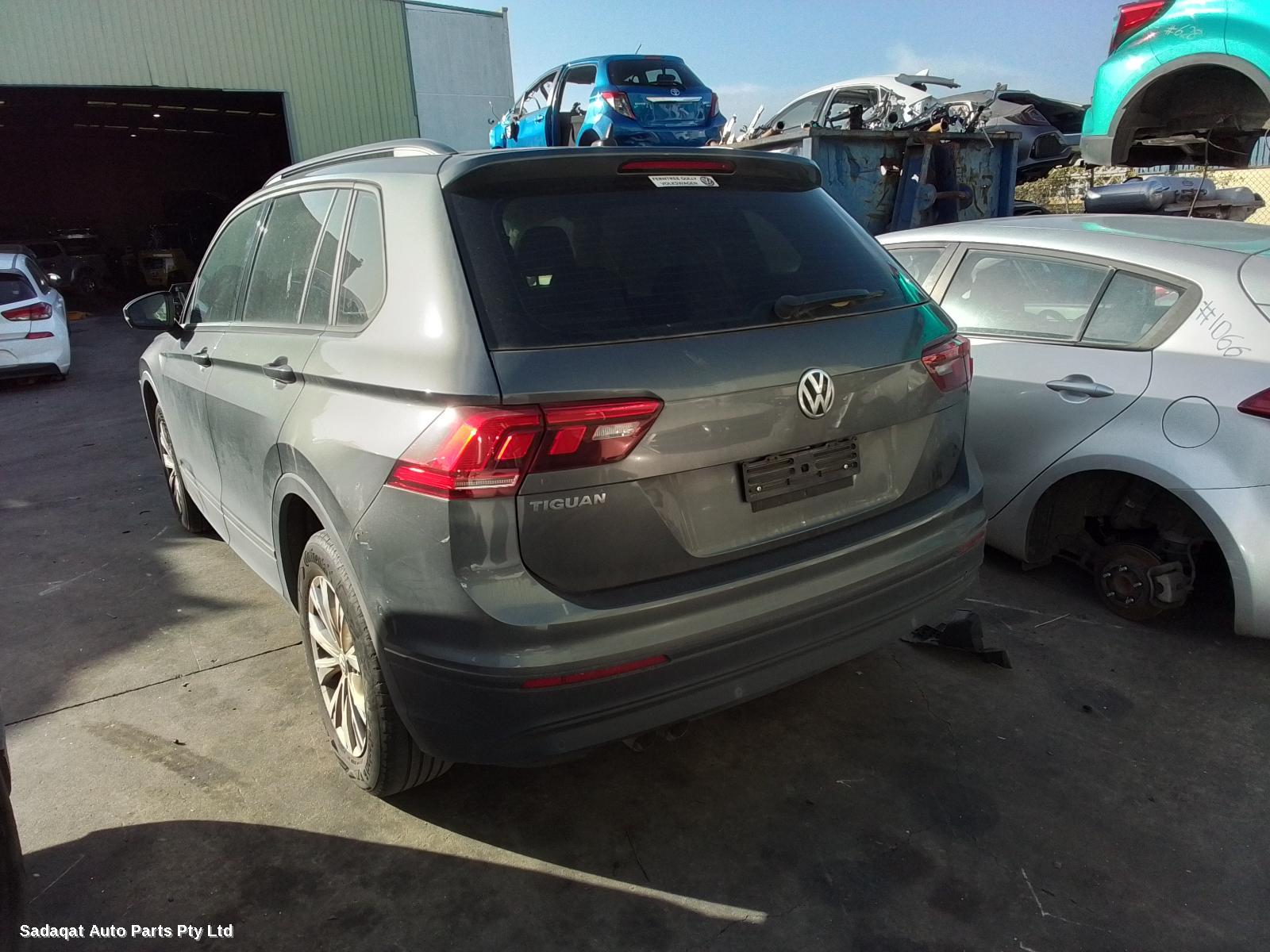 Volkswagen Tiguan Left Door Mirror