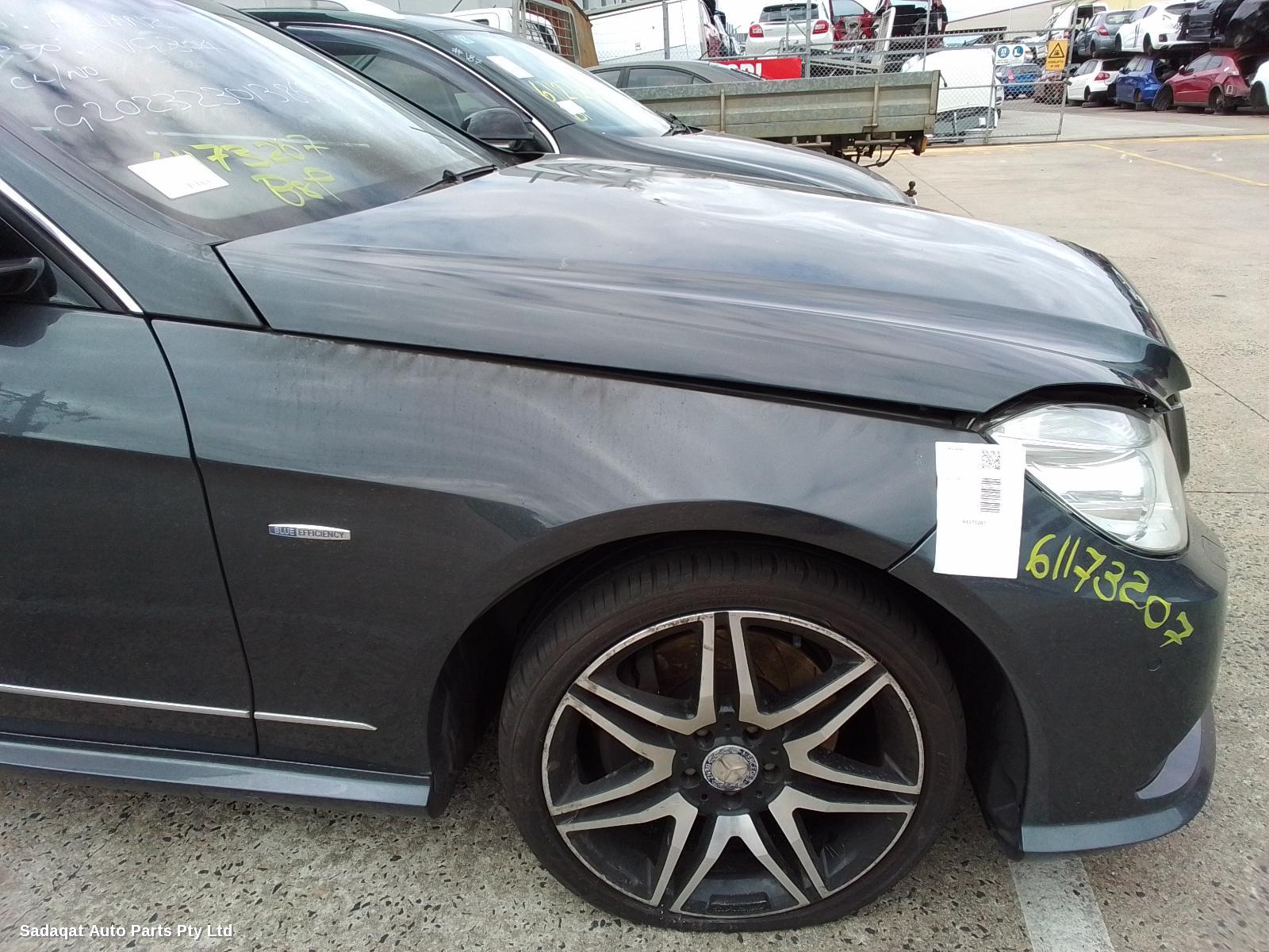 Mercedes E Class Right Front Hub Assembly