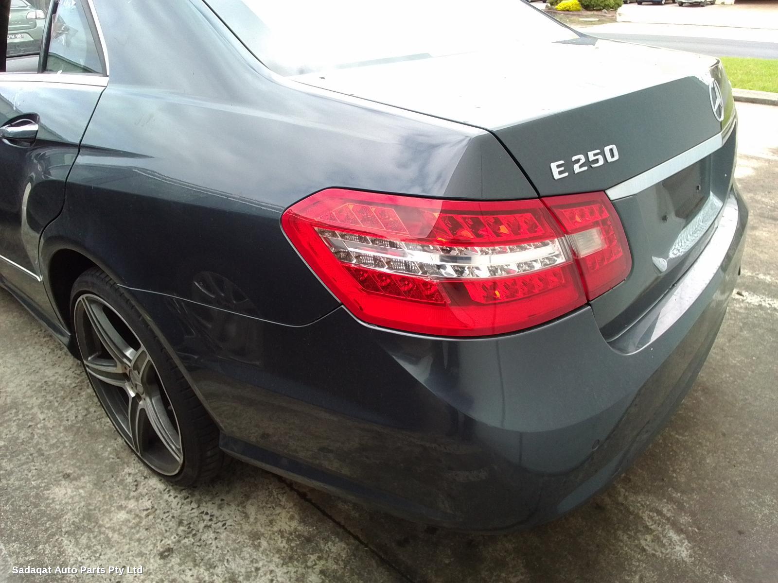 Mercedes E Class Right Front Hub Assembly