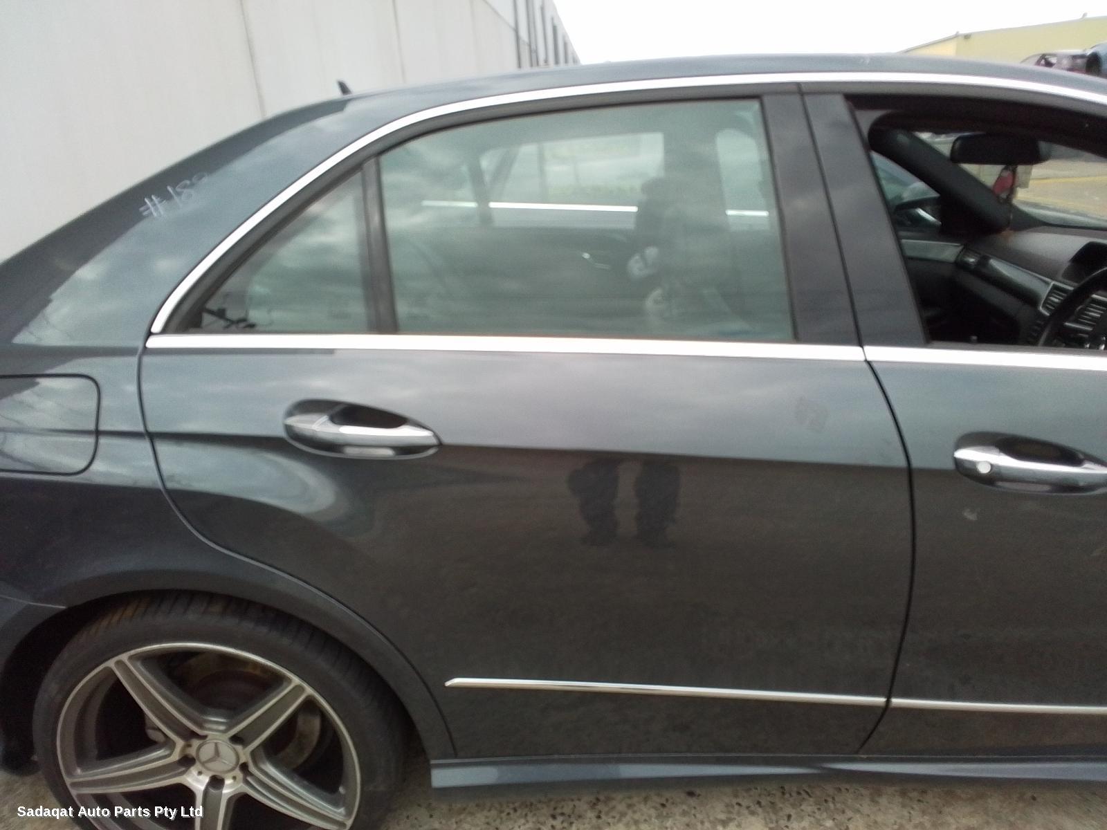 Mercedes E Class Right Front Hub Assembly