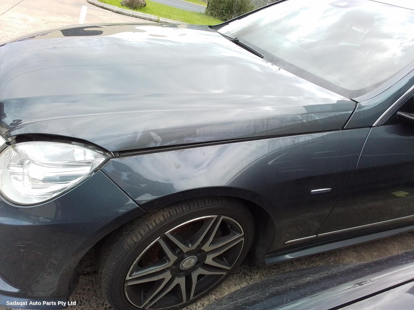 Mercedes E Class Right Front Hub Assembly