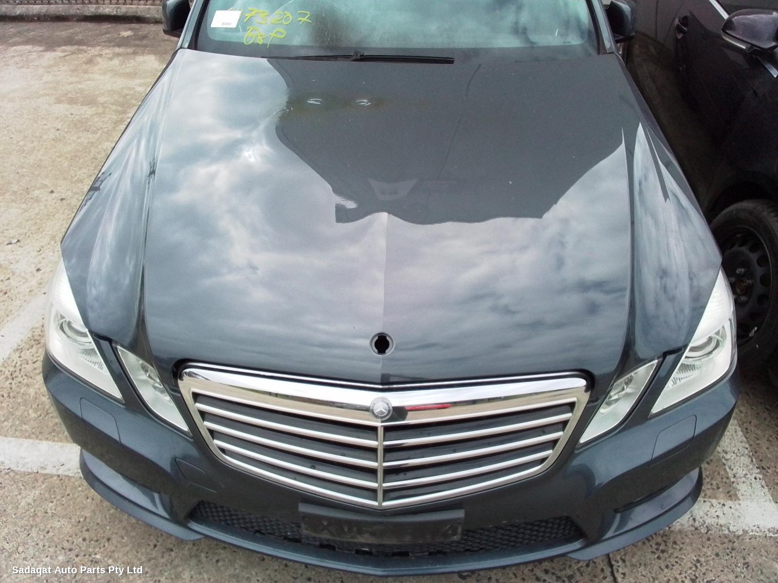 Mercedes E Class Right Front Hub Assembly