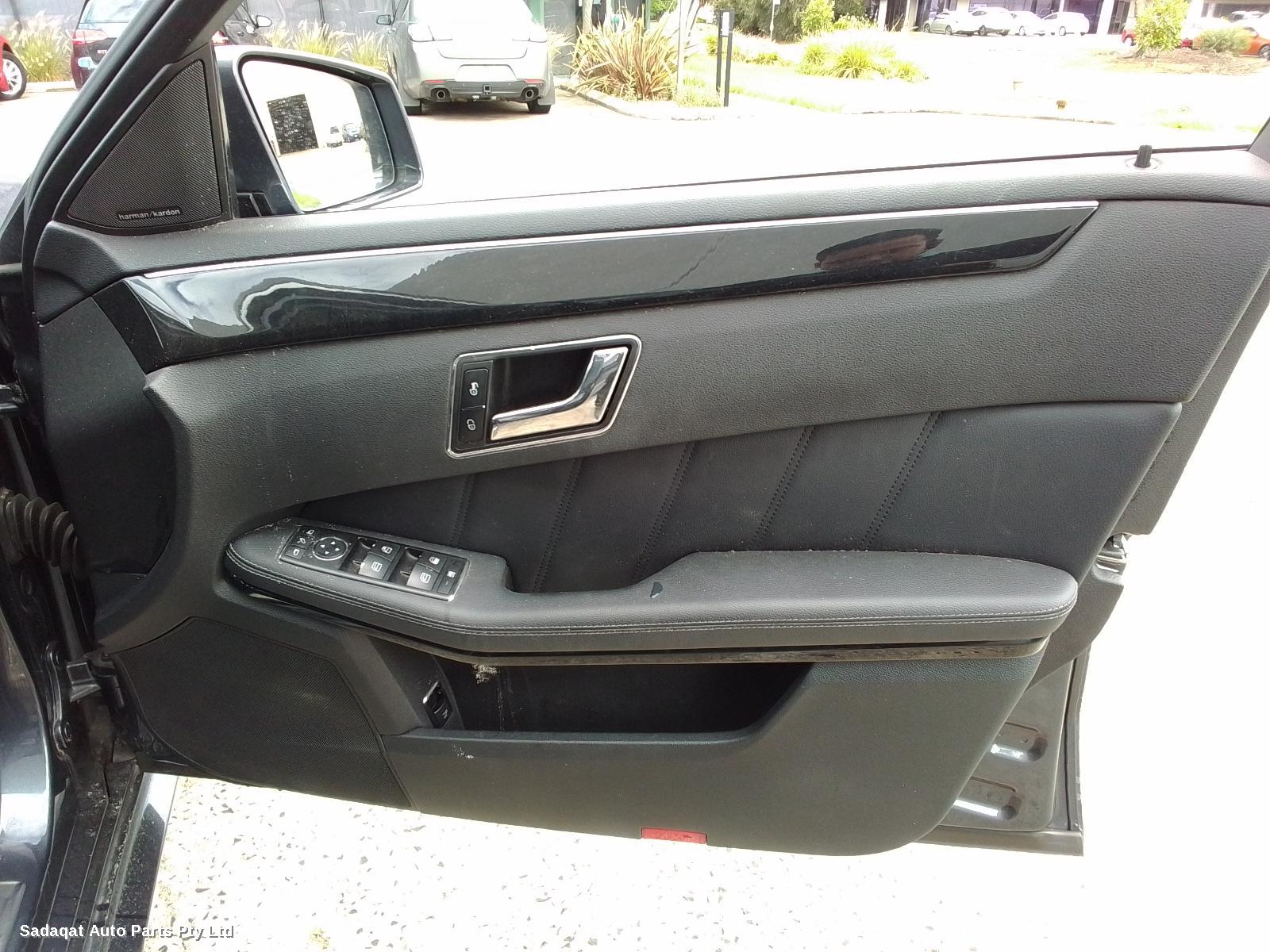 Mercedes E Class Right Front Hub Assembly