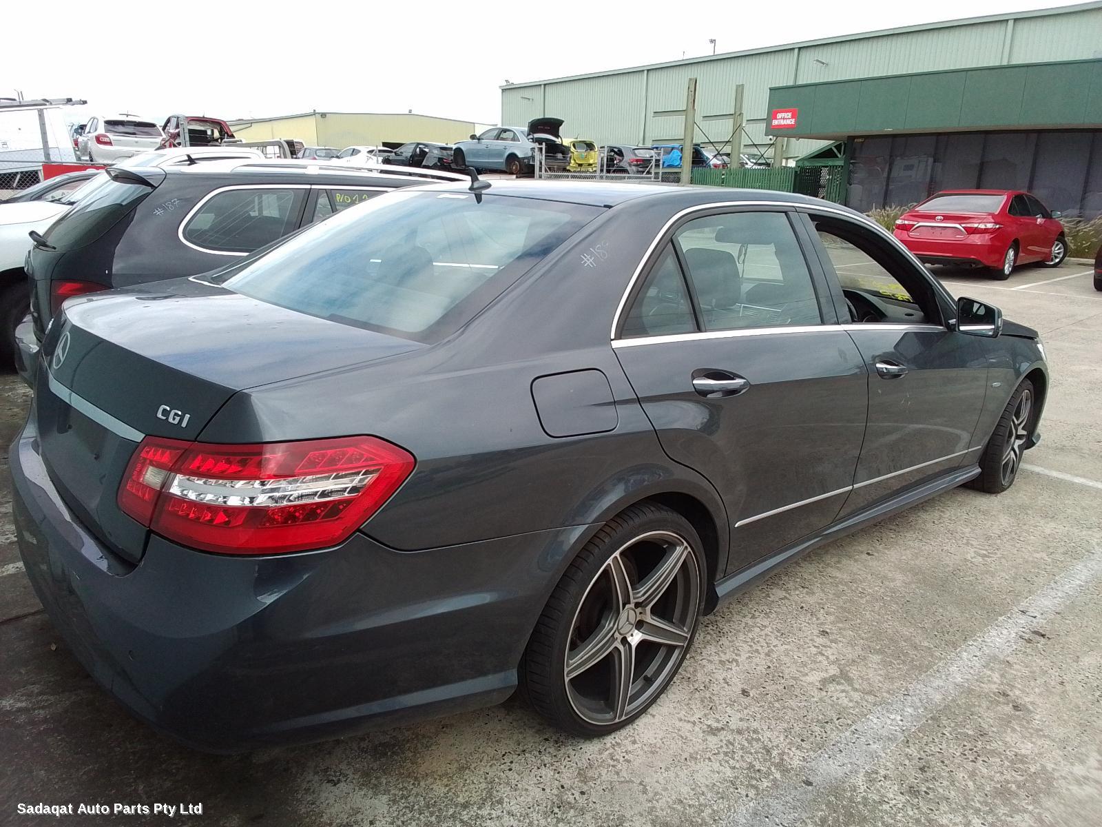 Mercedes E Class Right Front Hub Assembly