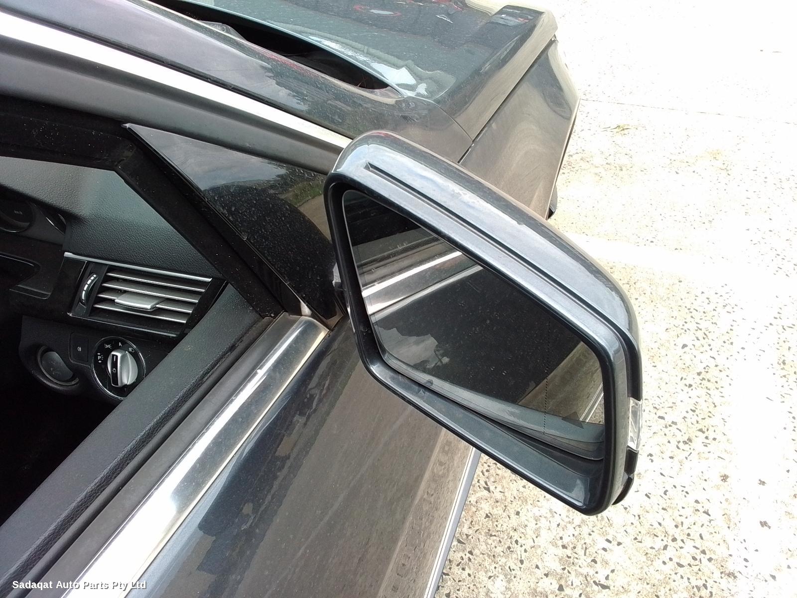 Mercedes E Class Right Front Hub Assembly