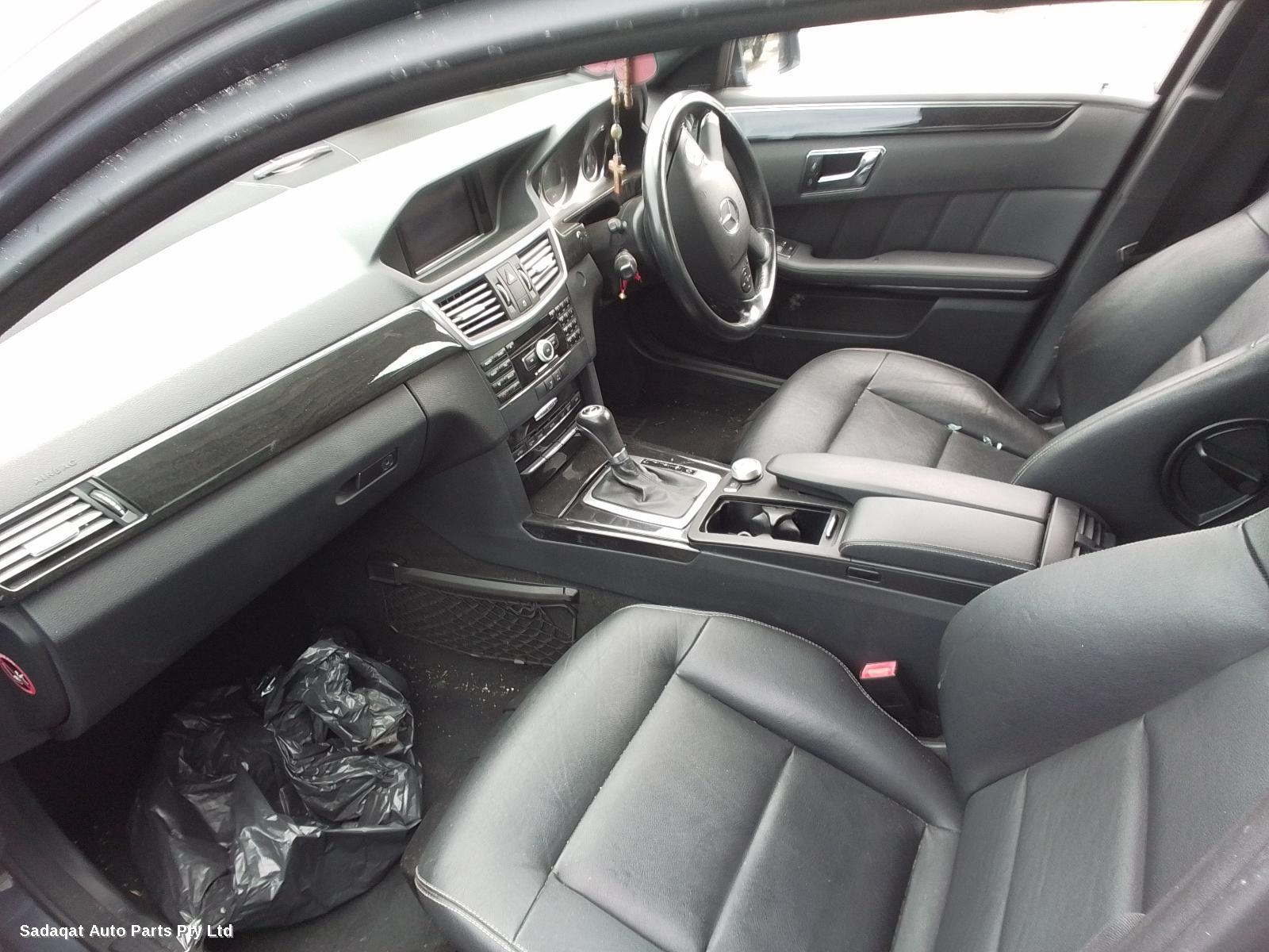 Mercedes E Class Right Front Hub Assembly