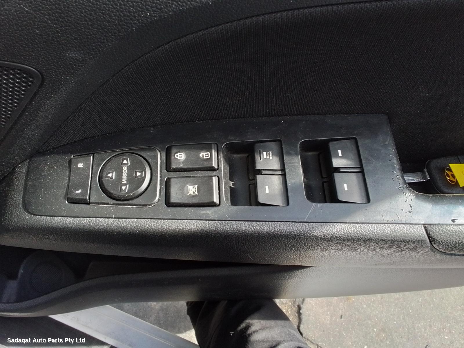 Hyundai Elantra Left Guard