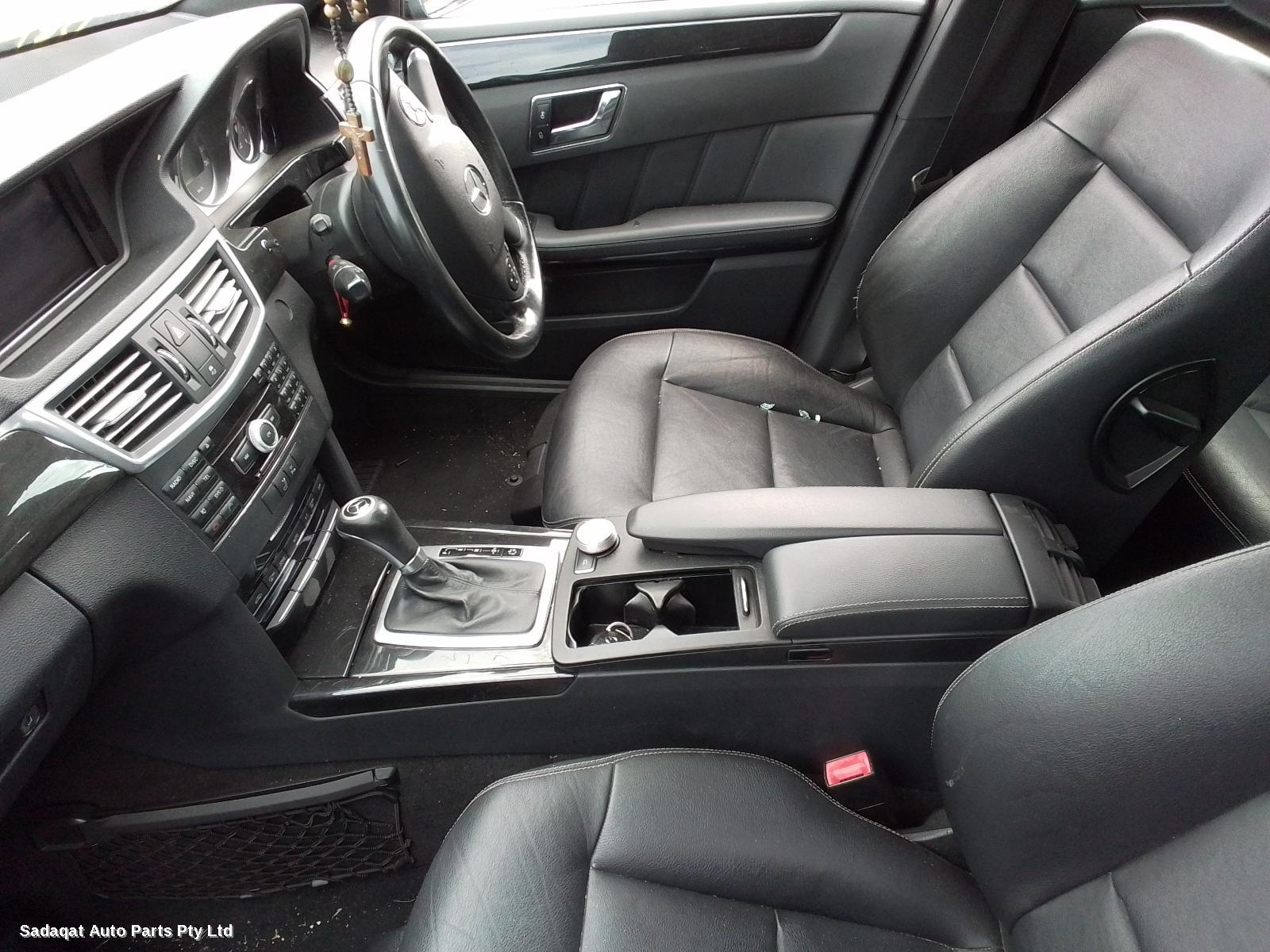 Mercedes E Class Right Front Hub Assembly