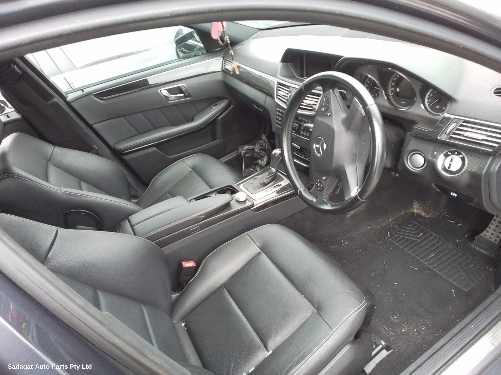 Mercedes E Class Right Front Hub Assembly